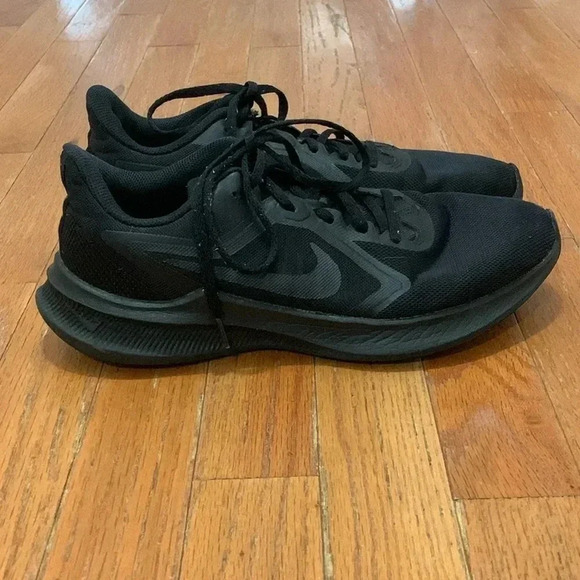 Nike Shoes - Women’s Nike Running Shoe Black Size 8.5 Pre-Owned Good Condition